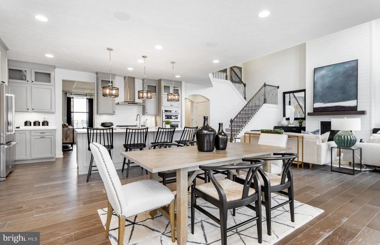 Dining room, Interior, Kitchen, Pendant Lights, Recessed Lighting, Wood Texture Flooring