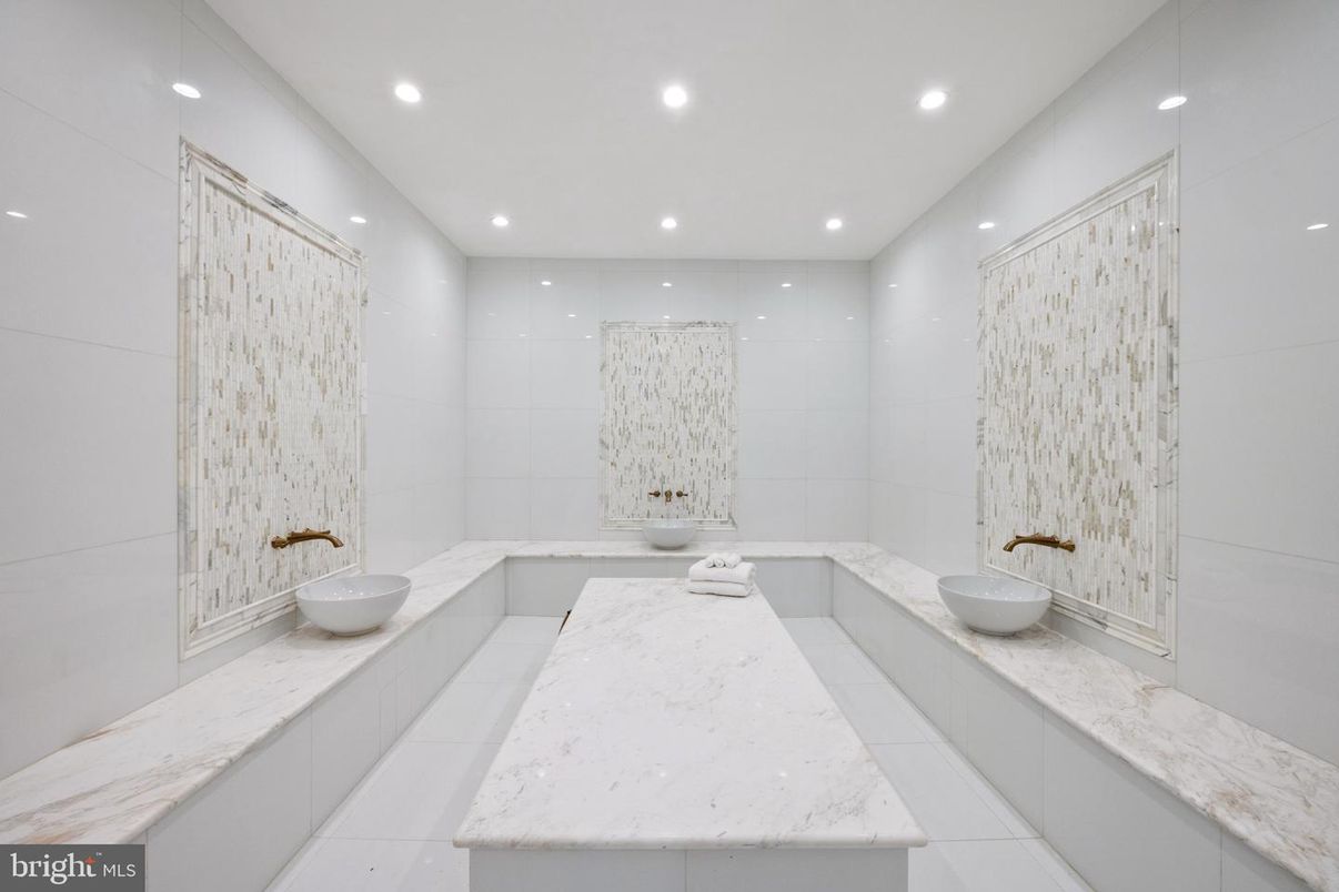 Bathroom, Interior, Recessed Lighting