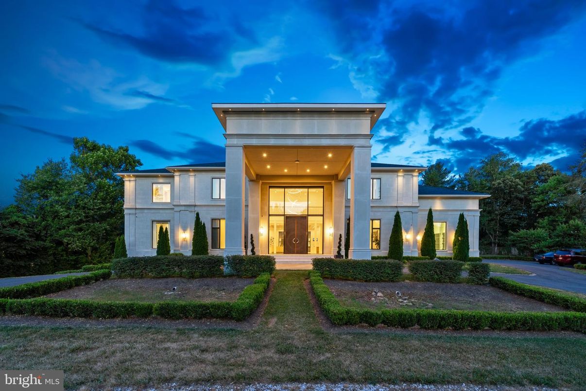 Backyard, Exterior, Facade, Modern