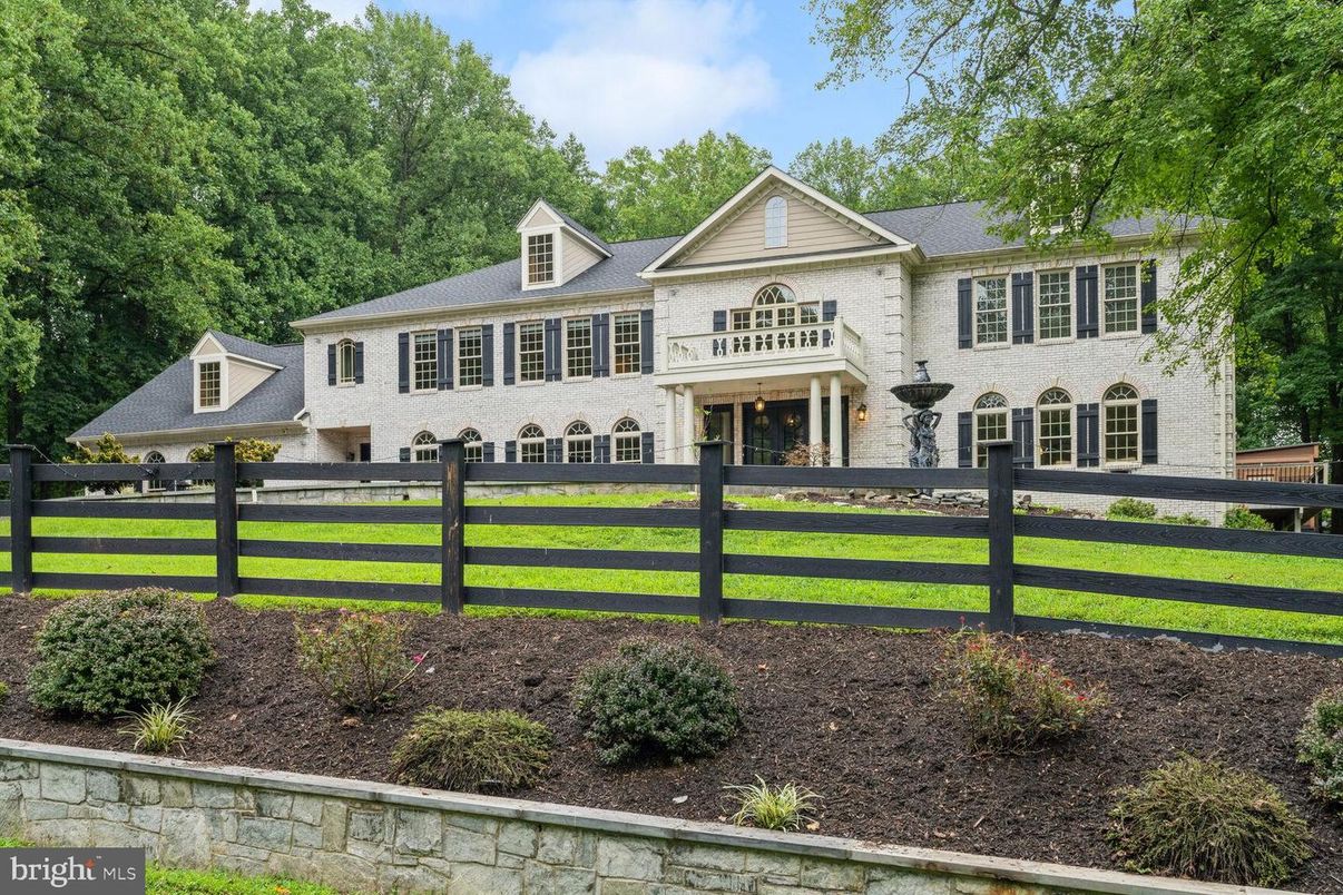 Exterior, Facade, French Provincial