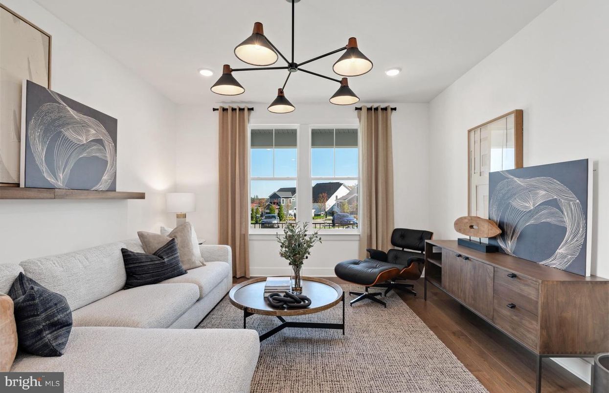 Interior, Living room, Pendant Lights, Recessed Lighting, Wood Texture Flooring