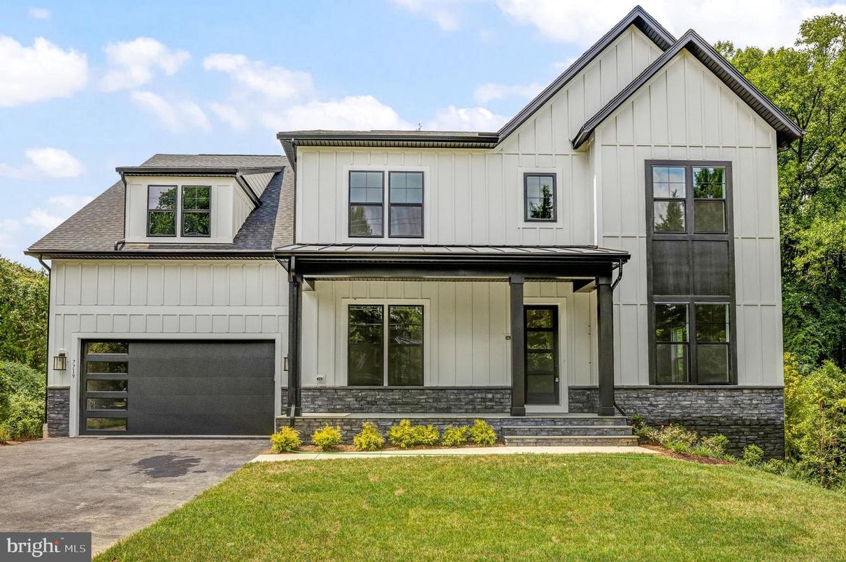 Attached, Exterior, Facade, Farmhouse