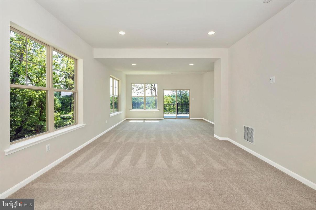 Empty room, Interior, Recessed Lighting