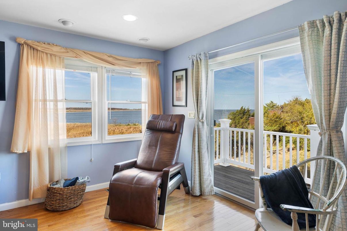 Interior, Recessed Lighting, Water, Wood Texture Flooring