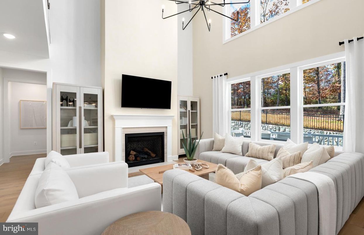 Fireplace, Interior, Living room, Pendant Lights, Recessed Lighting, Wood Texture Flooring