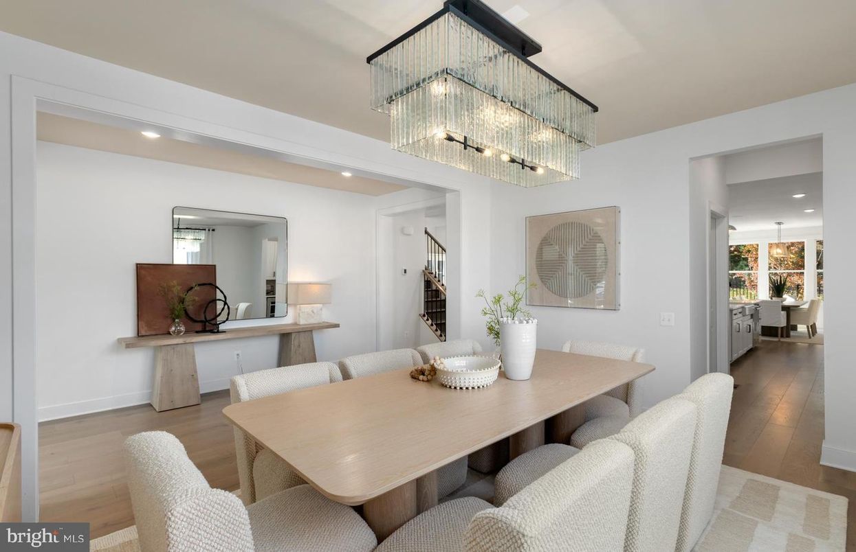 Chandelier, Dining room, Interior, Recessed Lighting, Wood Texture Flooring