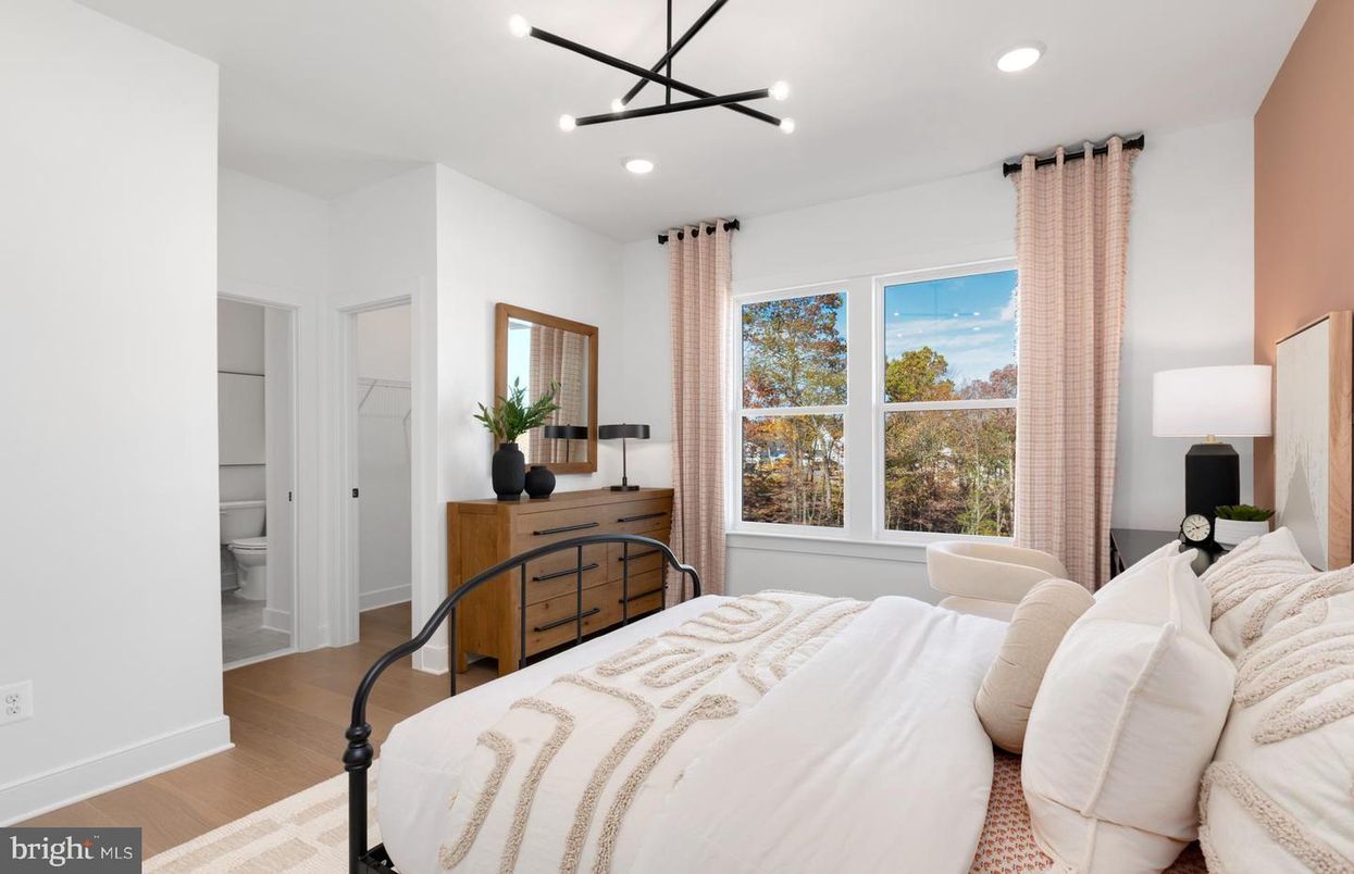 Bedroom, Interior, Pendant Lights, Recessed Lighting, Wood Texture Flooring