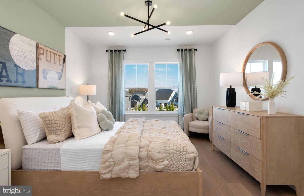 Bedroom, Interior, Pendant Lights, Recessed Lighting, Wood Texture Flooring