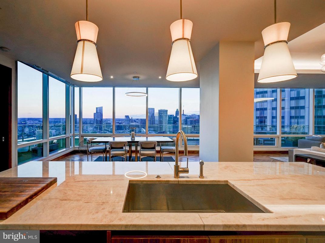 Interior, Kitchen, Pendant Lights, Pool