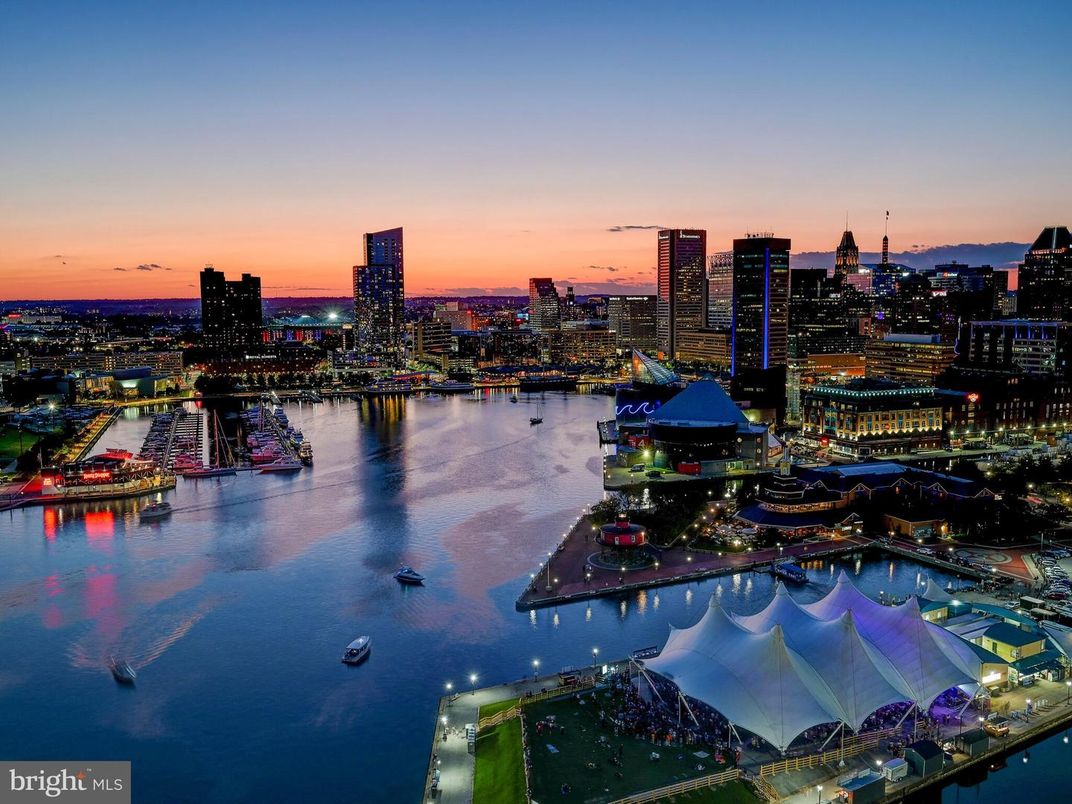 Exterior, Pool, Skyline