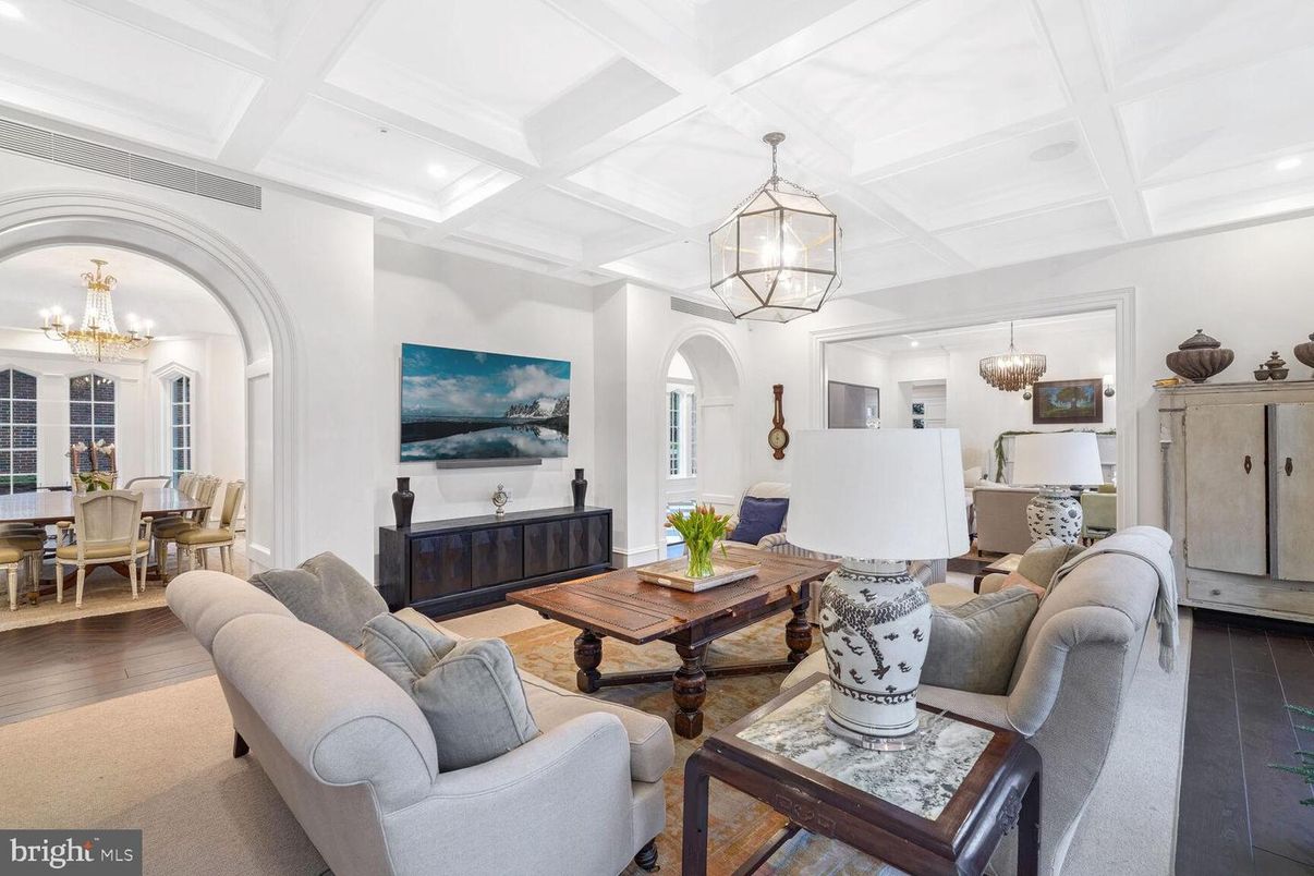 Chandelier, Dining room, Interior, Living room, Recessed Lighting, Wood Texture Flooring