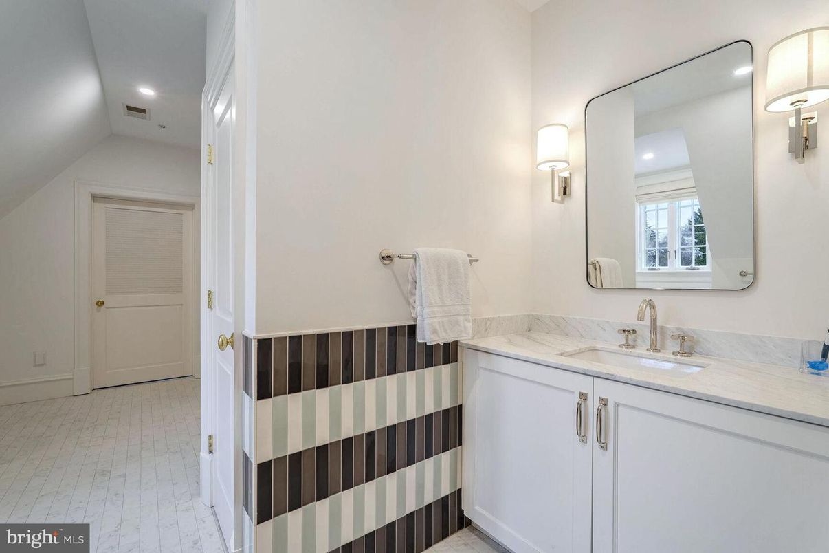 Bathroom, Interior, Marble, Recessed Lighting