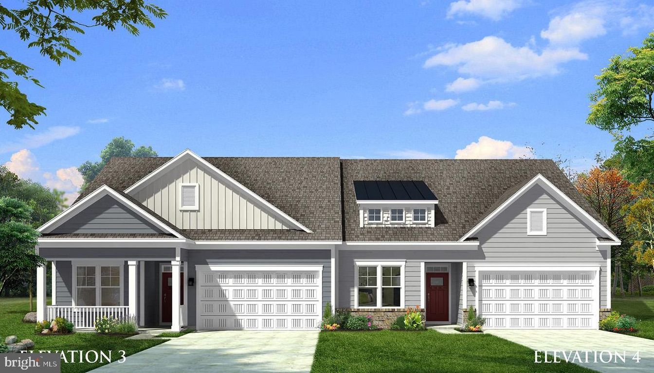 Attached, Exterior, Facade, Farmhouse