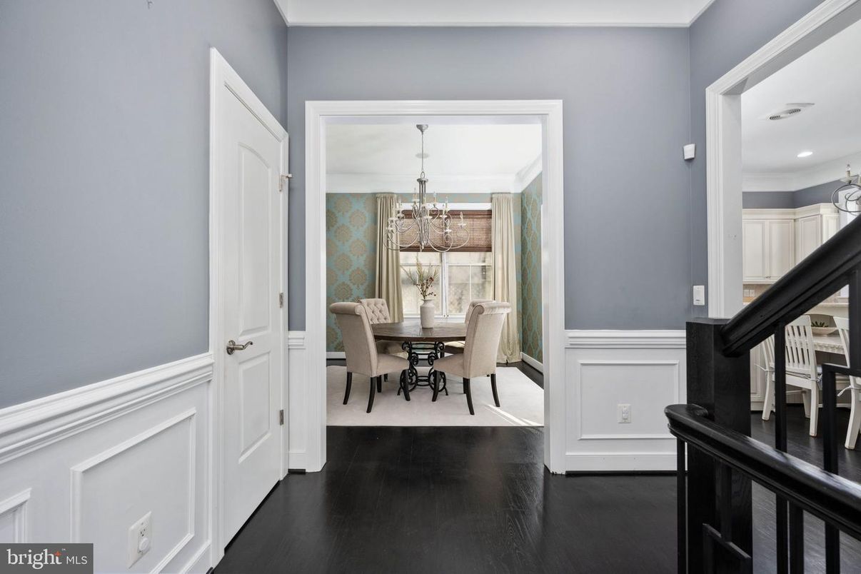 Chandelier, Dining room, Interior, Recessed Lighting, Wood Texture Flooring