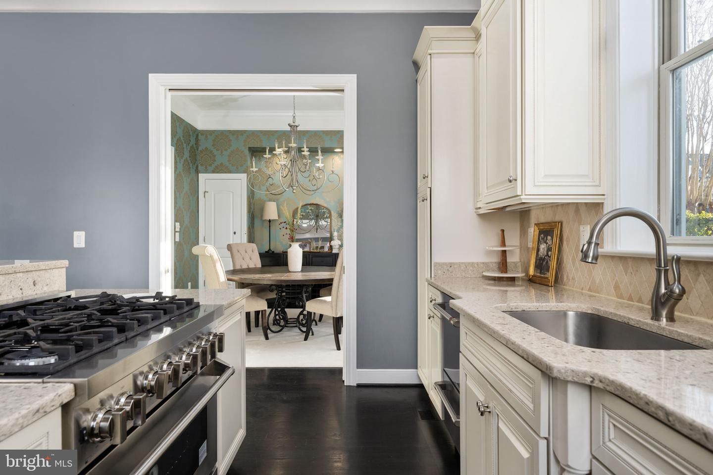 Chandelier, Dining room, Interior, Kitchen, Stainless Steel Appliances, Wood Texture Flooring