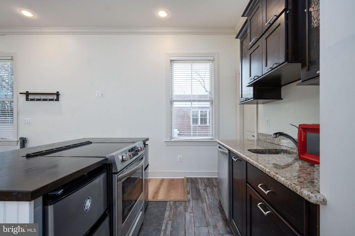 Interior, Kitchen, Recessed Lighting, Washer, Wood Texture Flooring