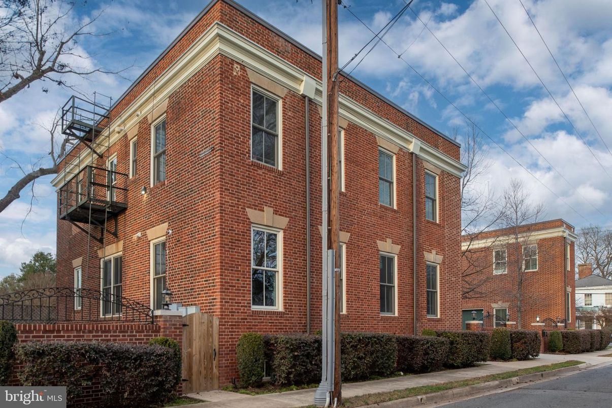 Exterior, Facade, Brick Facade, Rowhouse