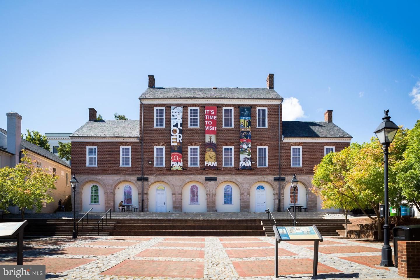 Exterior, Facade, Brick Facade, Georgian