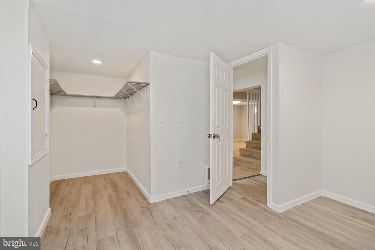 Interior, Recessed Lighting, Walk-in Closets, Wood Texture Flooring