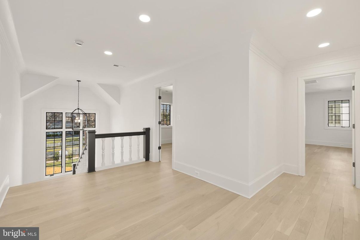 Empty room, Interior, Pendant Lights, Recessed Lighting, Wood Texture Flooring