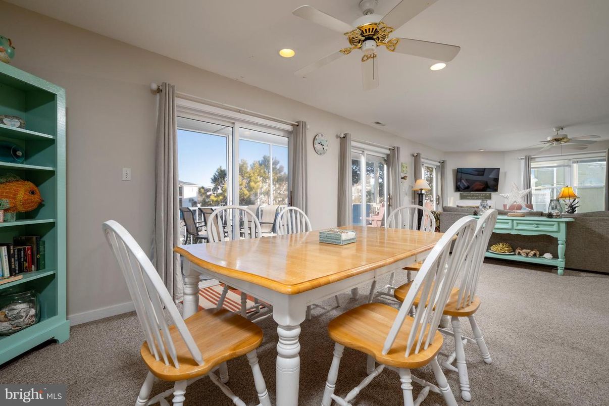 Dining room, Interior, Recessed Lighting