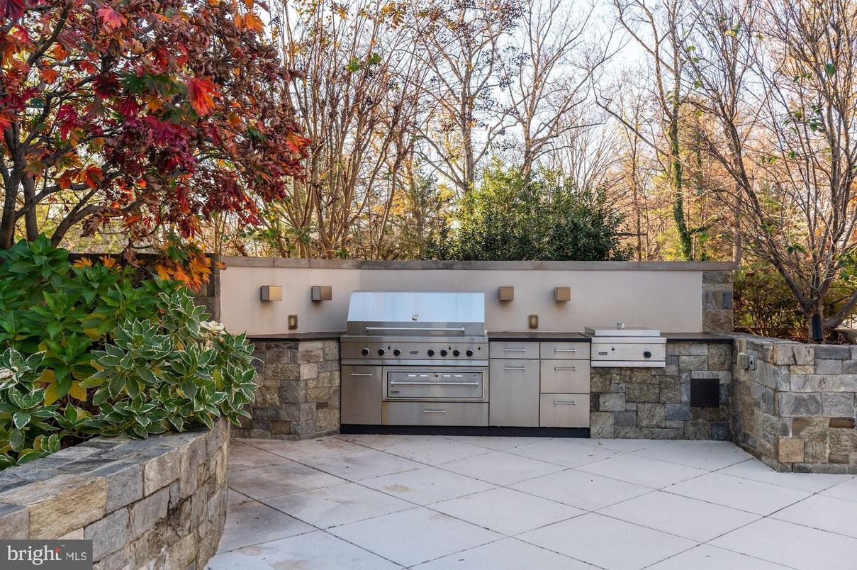 Exterior, Outdoor Kitchen