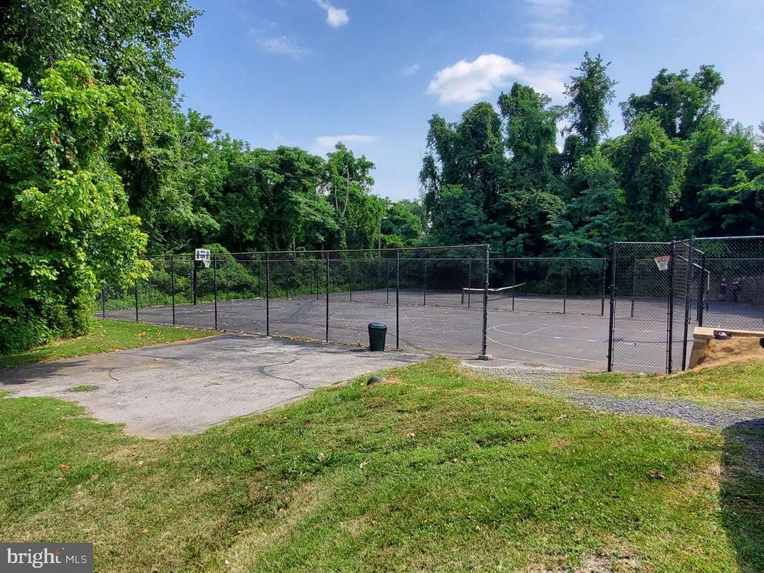 Exterior, Tennis Courts