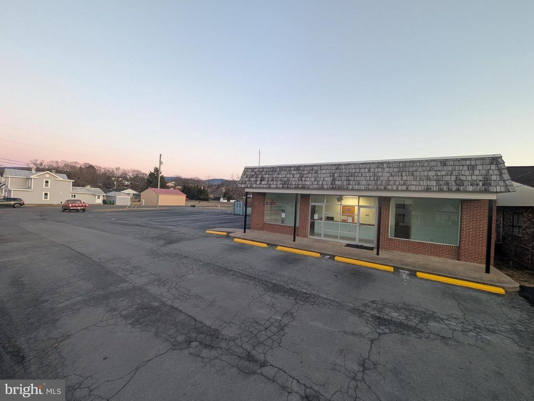 Exterior, Facade, Brick Facade, Highrise