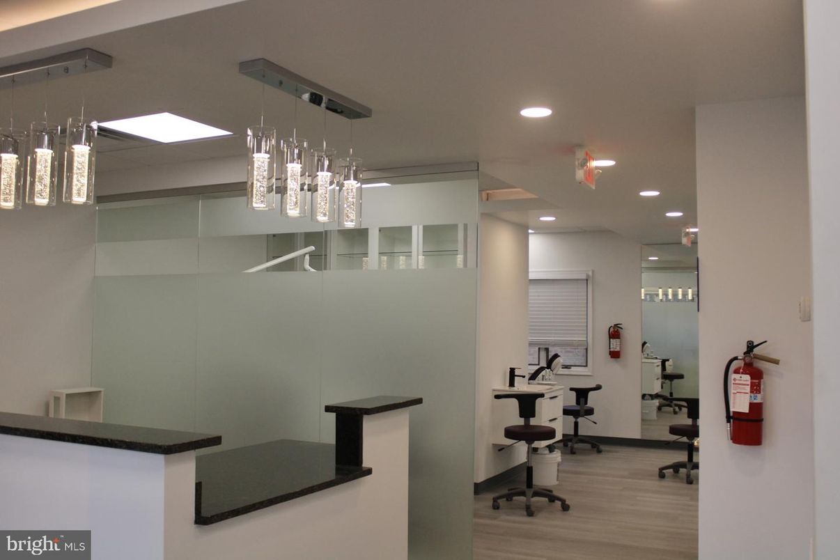 Fitness Equipment, Interior, Pendant Lights, Recessed Lighting, Wood Texture Flooring