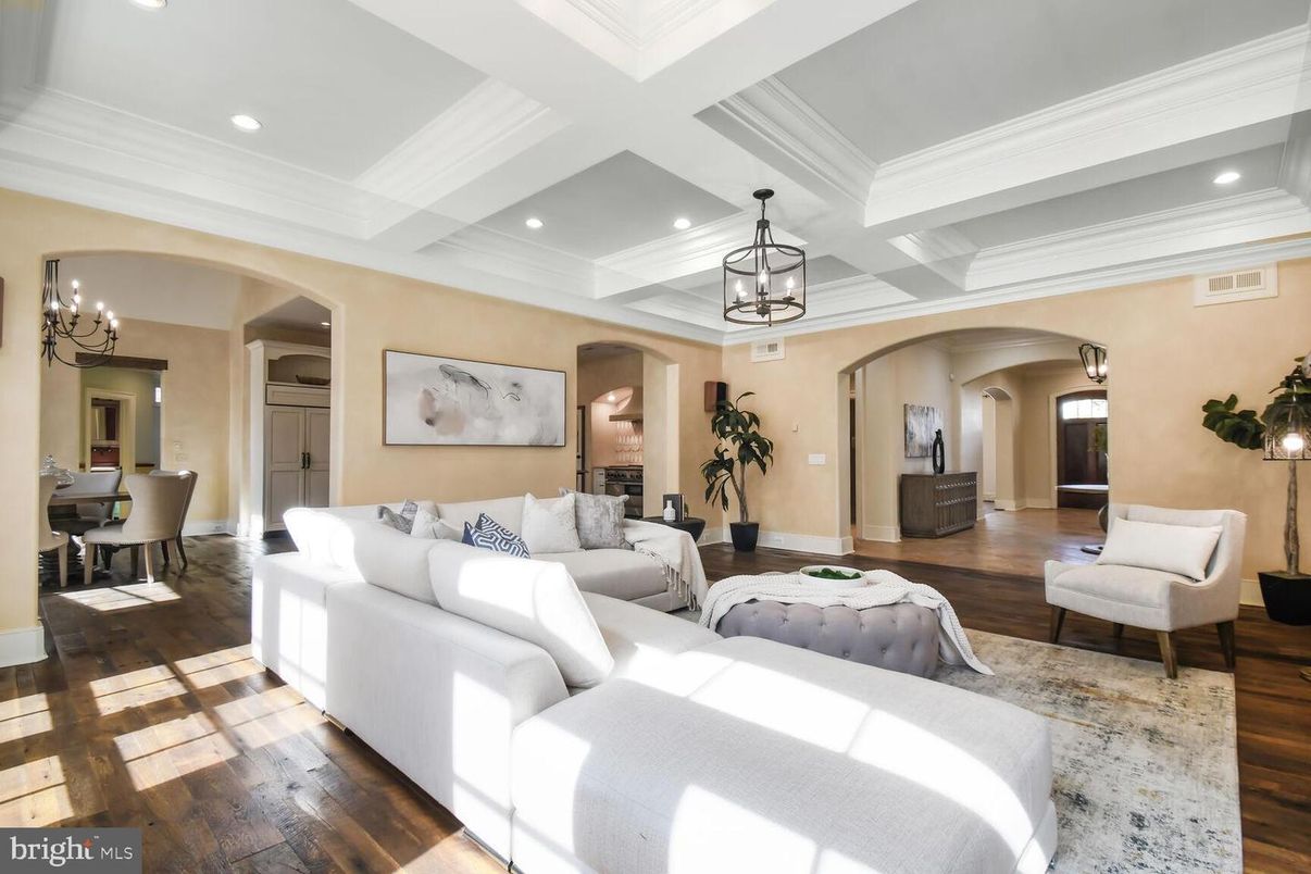 Chandelier, Dining room, Interior, Living room, Recessed Lighting, Wood Texture Flooring