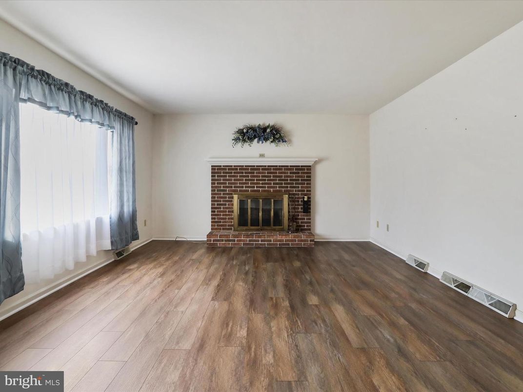 Empty room, Fireplace, Interior, Wood Texture Flooring