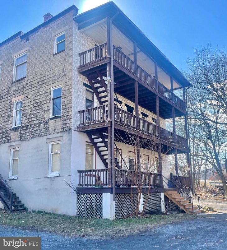 Exterior, Facade, Condo Building