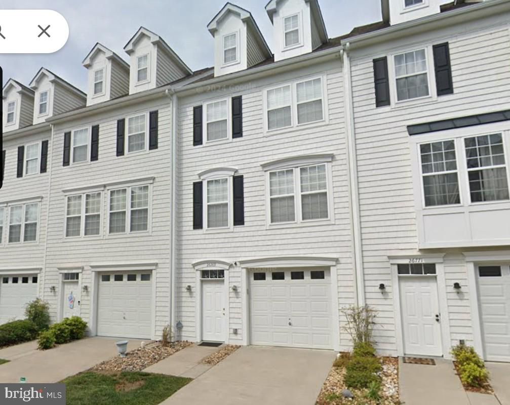 Attached, Exterior, Facade, Rowhouse