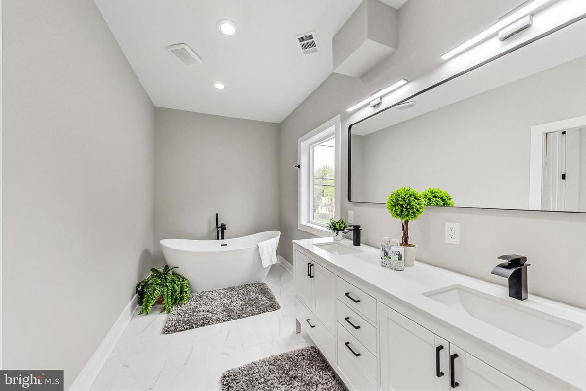 Bathroom, Dual Sink Vanities, Free Standing Baths, Interior, Marble, Recessed Lighting