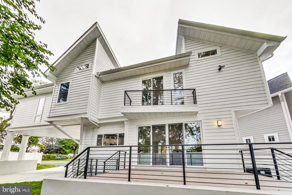 Exterior, Facade, Farmhouse