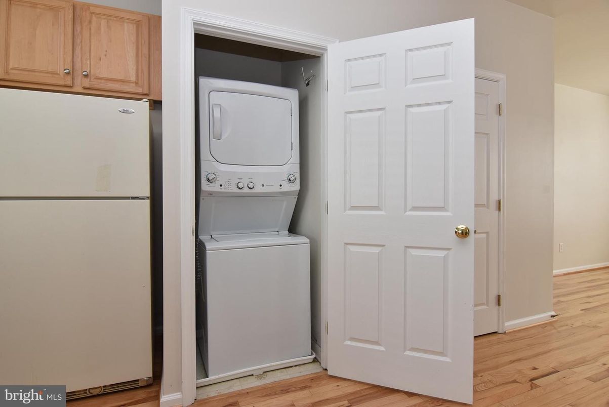 Interior, Utility Closets, Washer, Wood Texture Flooring