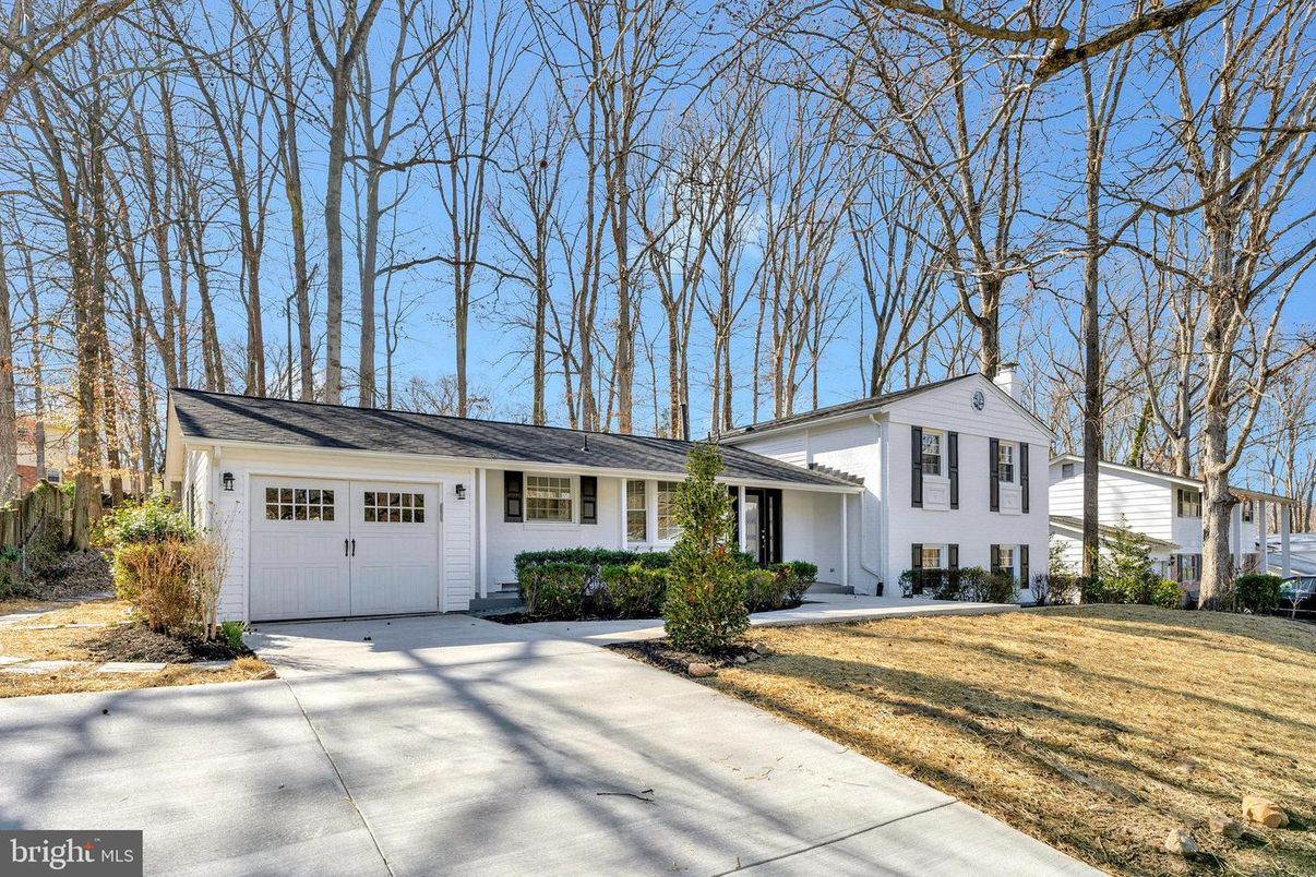 Attached, Exterior, Facade, Ranch