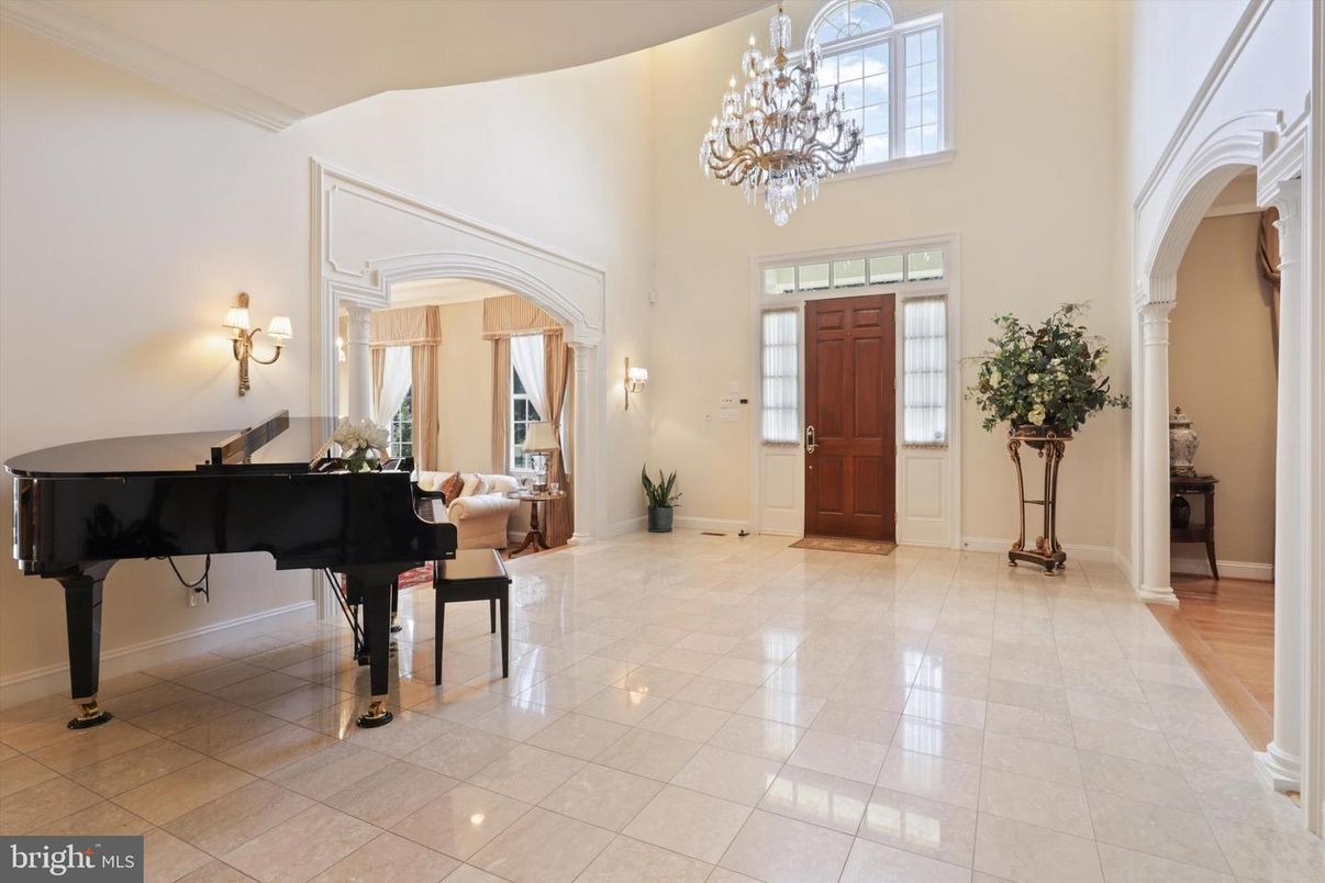 Chandelier, Interior, Piano