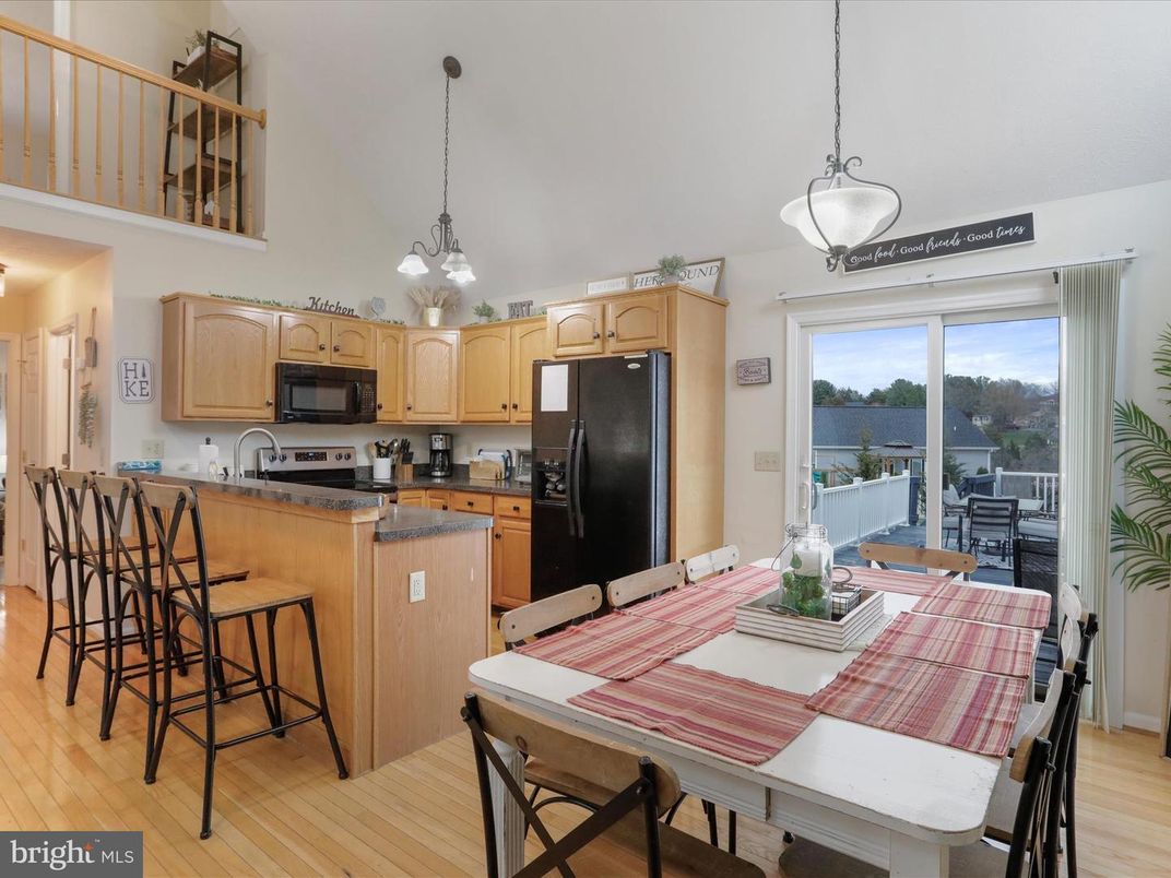 Dining room, Interior, Kitchen, Pendant Lights, Water, Wood Texture Flooring