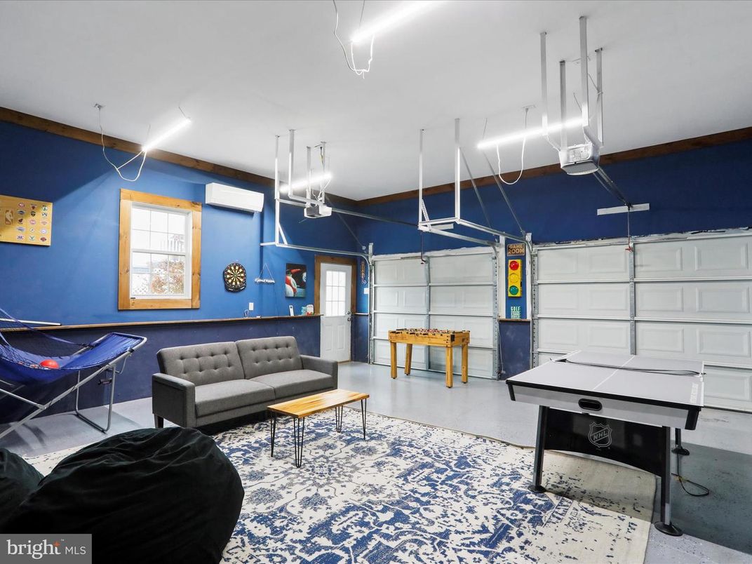 Game Room, Garage, Interior, Pendant Lights