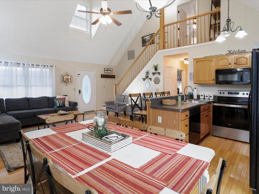 Interior, Kitchen, Living room, Pendant Lights, Stainless Steel Appliances, Wood Texture Flooring