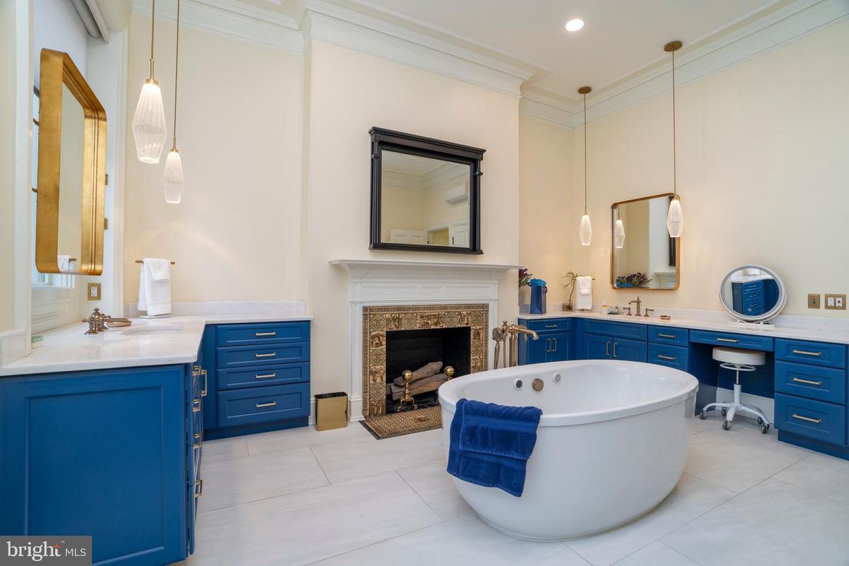 Bathroom, Fireplace, Free Standing Baths, Interior, Pendant Lights, Recessed Lighting