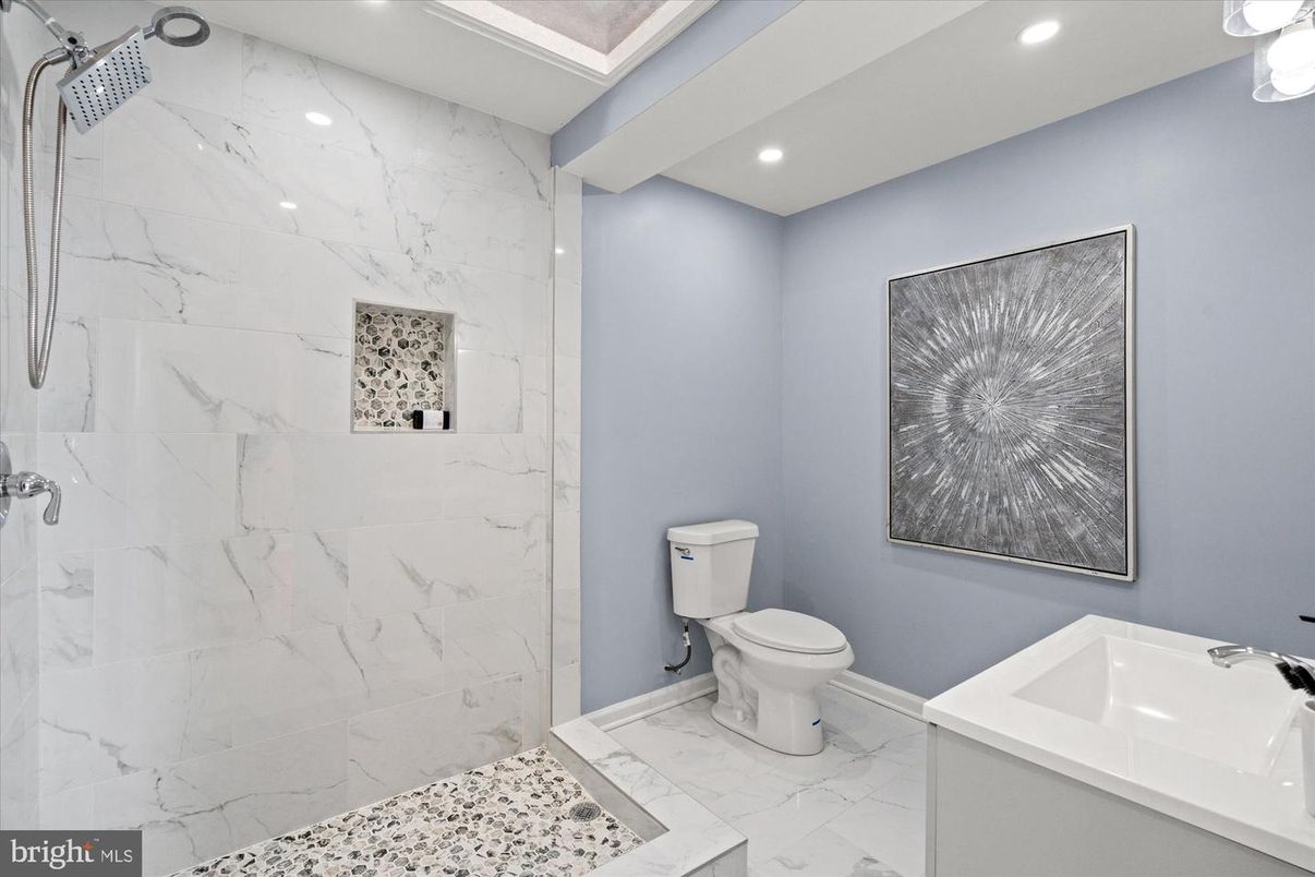 Bathroom, Interior, Marble, Marble Walls, Recessed Lighting