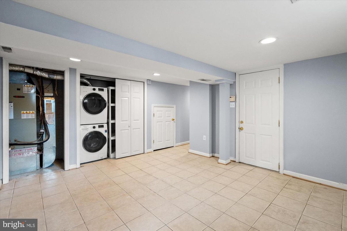 Interior, Recessed Lighting, Utility Closets, Washer