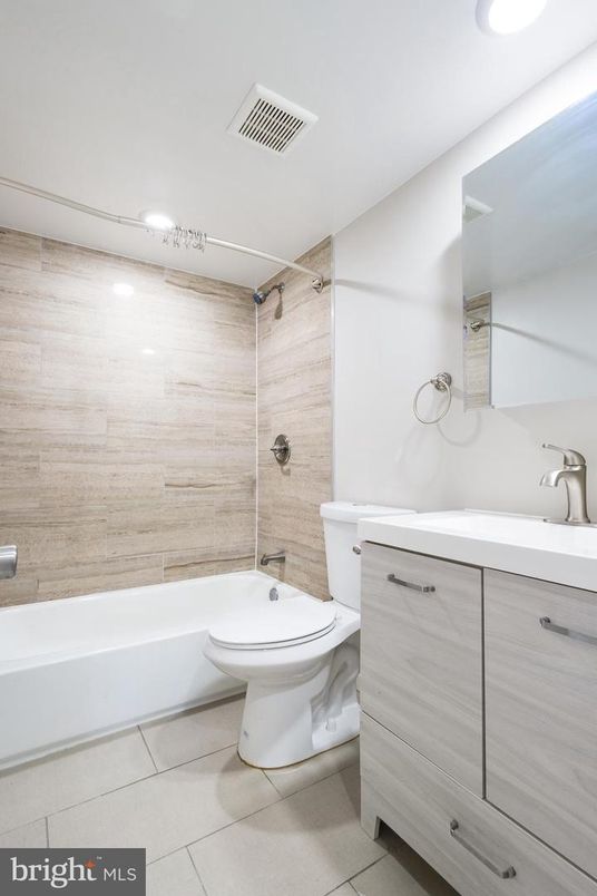 Bathroom, Interior, Recessed Lighting