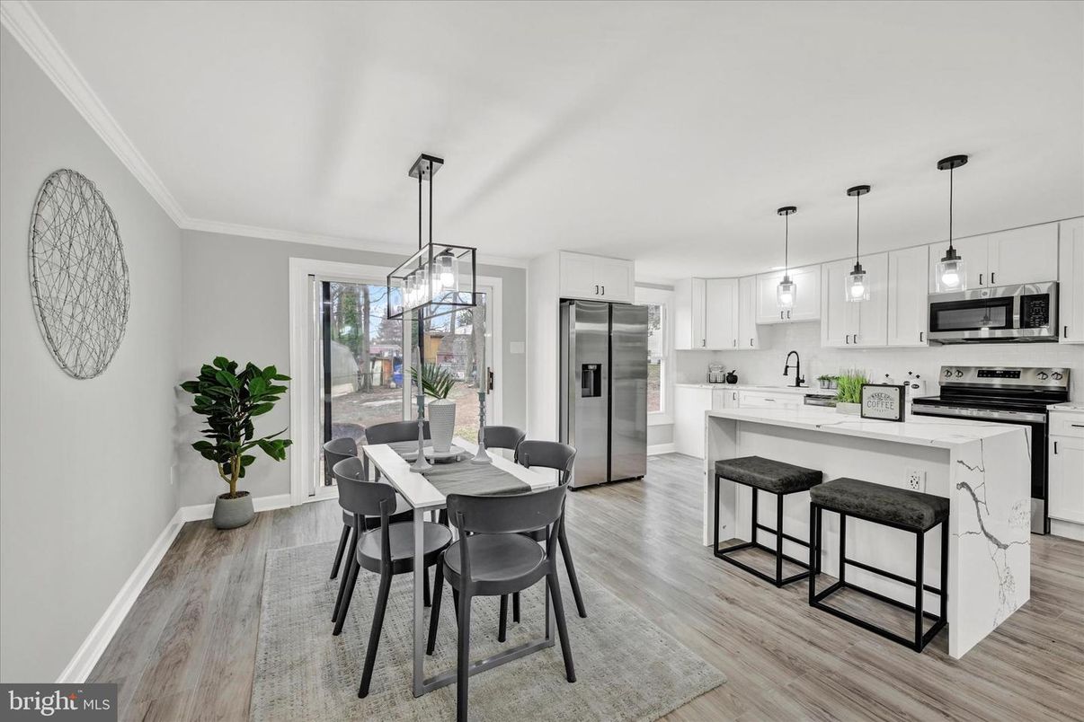 Dining room, Interior, Kitchen, Pendant Lights, Stainless Steel Appliances, Wood Texture Flooring