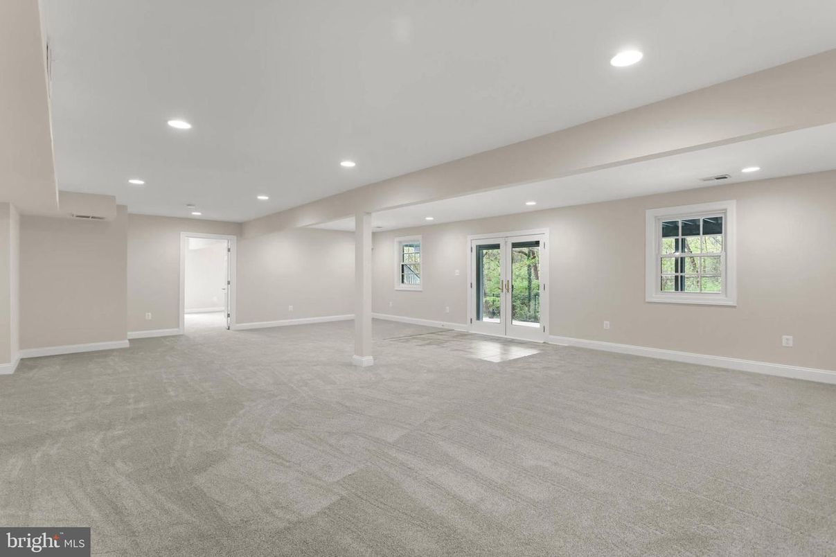 Empty room, Interior, Recessed Lighting