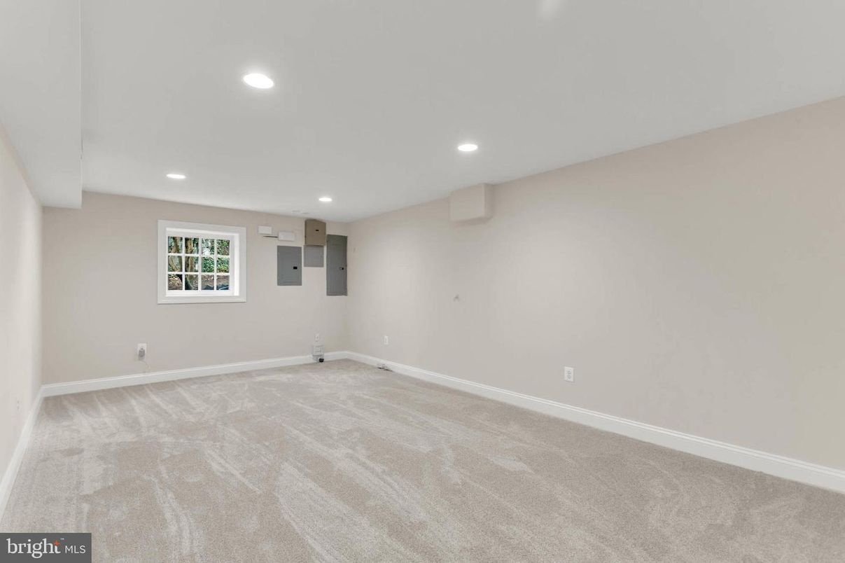 Empty room, Interior, Recessed Lighting
