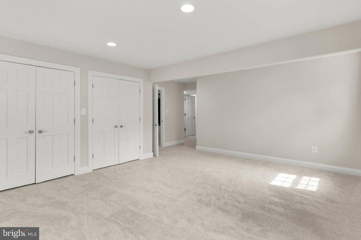 Empty room, Interior, Recessed Lighting
