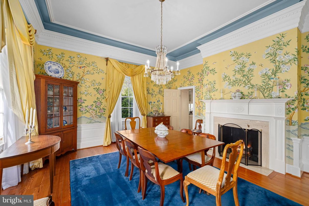 Chandelier, Dining room, Fireplace, Interior, Wood Texture Flooring